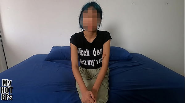 Image &iexcl_Oh Dios! Esta flaquita apenas es legal! Y ya quiere follar.