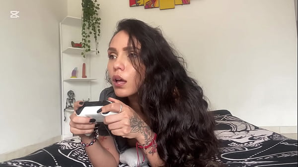 Image Mi hermanastra traviesa me quita la Xbox as&iacute_ que la follo en lugar de seguir jugando - PORNO EN ESPA&Ntilde_OL