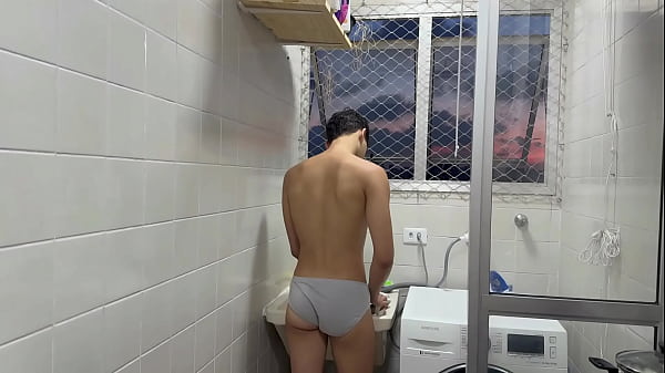 Image fui pra casa de um amigo acordei ele tava so de cueca pra me provocar botei pra mama depois fudi ele na area de servico