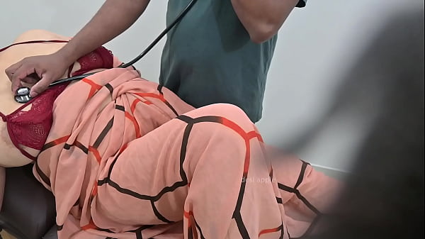 Image Indian doctor checking lady patient in clinic