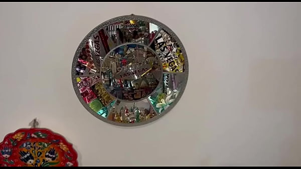 Image Rabuda faz gang bang com trio de amigos e ganha banho de leite