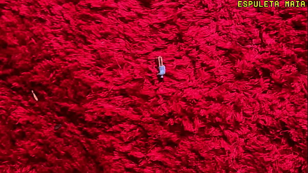 Image Gigante coloca homenzinho para chupar a enorme buceta