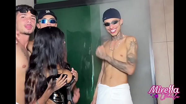 Image ESSA PUTA E SAFADONA DEU PRA 4 E GOZOU NAS 4 ROLAS