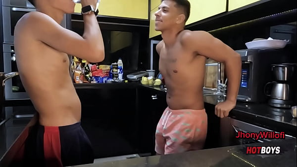 Image PRIMO HETERO BATENDO UMA E RESOLVI ALIVIAR ELE 2