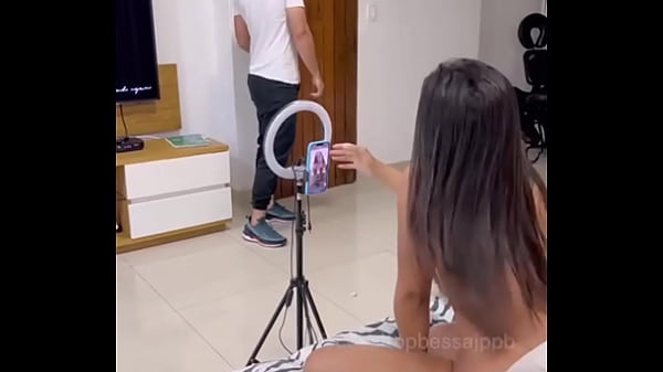 Image Meu namorado gosta de me ver fudendo o amigo dele