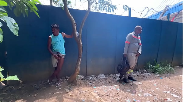 Image Foram pegos pelas c&acirc_meras em pleno dia do trabalho, na maior putaria no canteiro de obras.