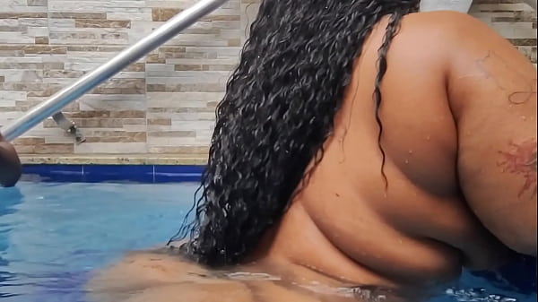 Image Fudi Gostoso o Cuzinho Da Suzy Furac&atilde_o na Piscina confira completo no Red.