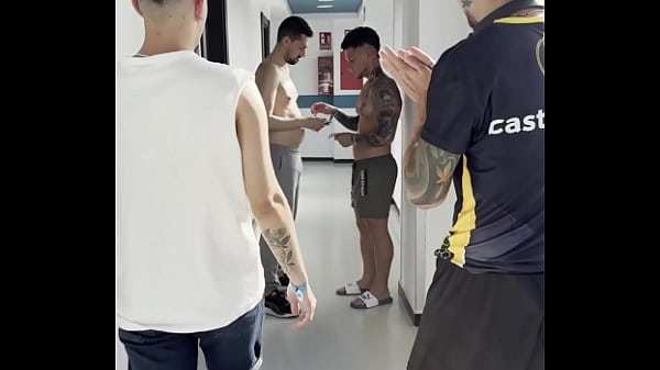 Image TORREMOLINOS: 4 HORNY GUYS IN 1 HOTEL ROOM!!!