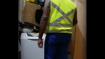 Image Colega do alojamento brincando com meu cu enfiando um consolo