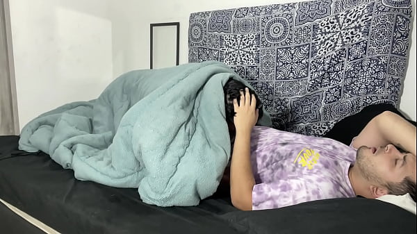 Image Joven pareja enamorada haciendo el amor en mitad de la noche SEXO CASERO REAL