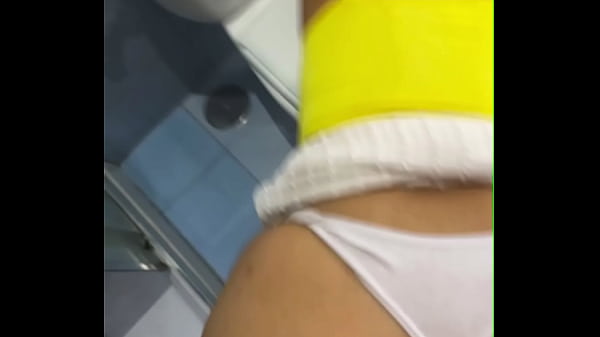 Image PUTITA INFIEL COGIENDO EN EL BA&Ntilde_O NO AGUANTA Y GIME COMO LOCA