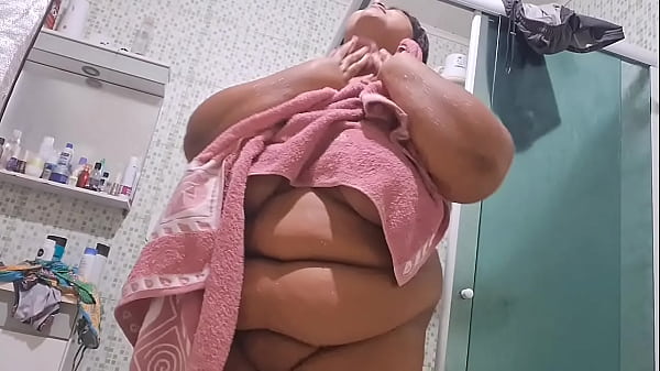 Image Flagra de vizinha tomando banho e tendo um grande squirt