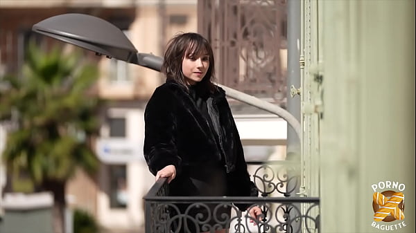 Image Abby, petite coquine, veut une belle bite