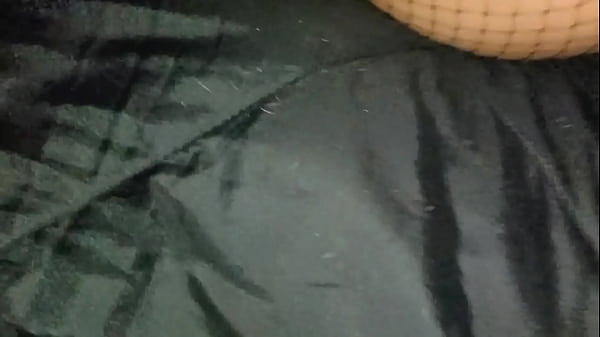 Image Puta latina culona pone bien cachonda para que le follen el culo