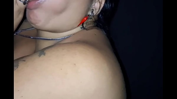 Image Puta deu a buceta pra v&aacute_rios no meio de todos na festa