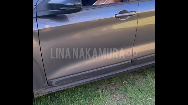 Image Blogueira Asi&aacute_tica  flagrada pelo Seguran&ccedil_a tocando uma no estacionamento  a Safada deu a bucetinha sem camisinha pro desconhecido em p&uacute_blico