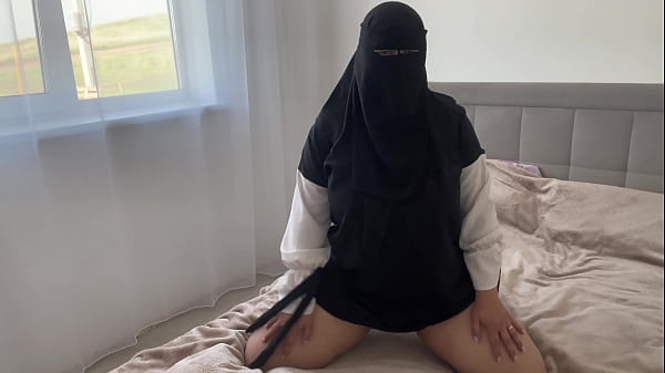 Image Arab Zalifah without panties got excited while cleaning and showed her shaved holes