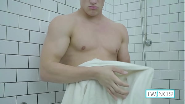 Image Muscular Luke Jerks & Cums In The Shower!