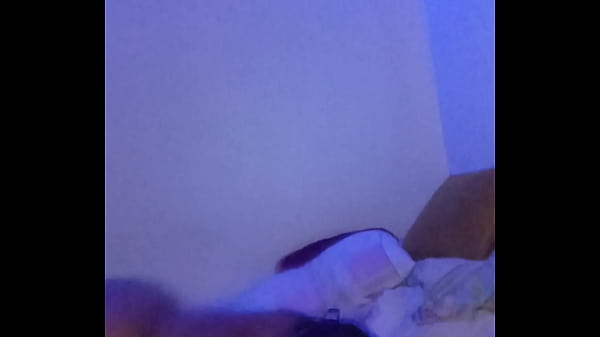 Image Mi maestra colombiana chupa mi verga hasta obtener un dulce orgasmo