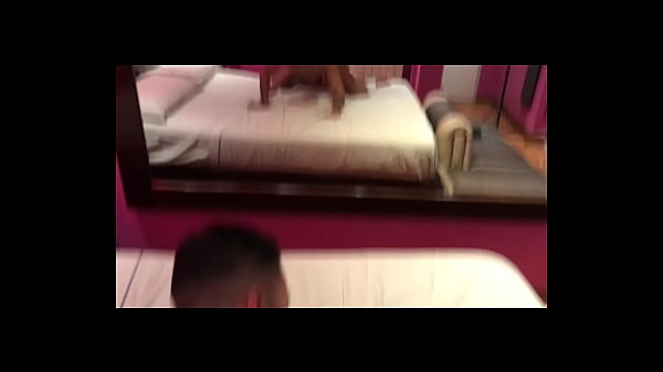 Image Tatuado latino musculoso rompiendo orto de pasivo trag&oacute_n a pelo - bareback - sem camishina