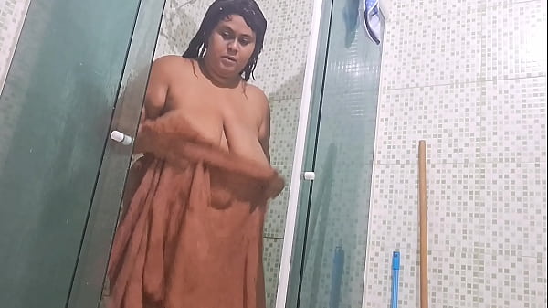 Image Madrasta safada fica cheia de tesao e manda v&iacute_deo para enteado safado fazendo um grande SQUIRT
