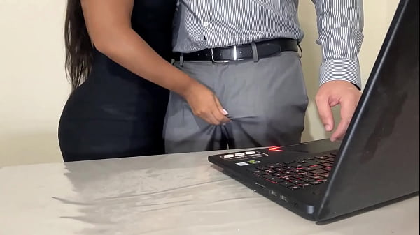Image CHUPEI O PAU DO MEU CHEFE EM TROCA DE AUMENTO,TIVE QUE ENGOLIR O CASSETE GROSSO DO MEU CHEFE PARA GANHAR AUMENTO DE SALARIO, FOI UMA DELICIA ENGOLIR A PORRA DO MEU CHEFE