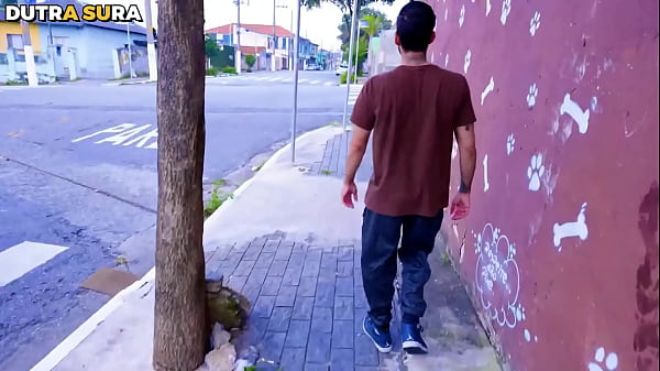 Image Corno safado pega um cara na rua pra comer sua esposa - Pau grande e grosso dentro da esposa puta