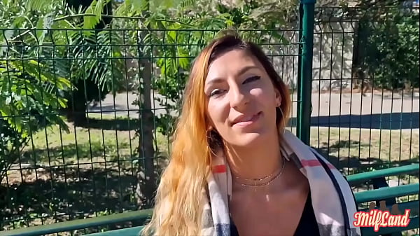 Image Kyara, Aude et Stella, trio de coquines, se partagent une bite