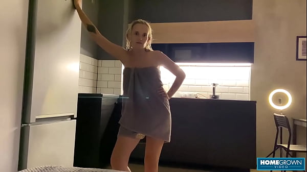 Image Gorgeous Babe Got Her Pussy Stretched By A Massive Cock