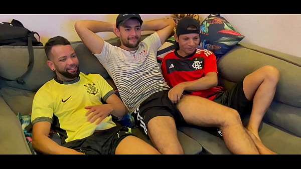 Image DEPOIS DA PARTIDA NA TV, JOGO DE FUTEBOL TERMINA EM SURUBA