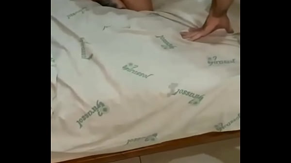Image ESPOSA SAFADA E AMIGA FUDENDO COM DOIS MACHOS ENQUANTO OS MARIDOS ASSISTEM