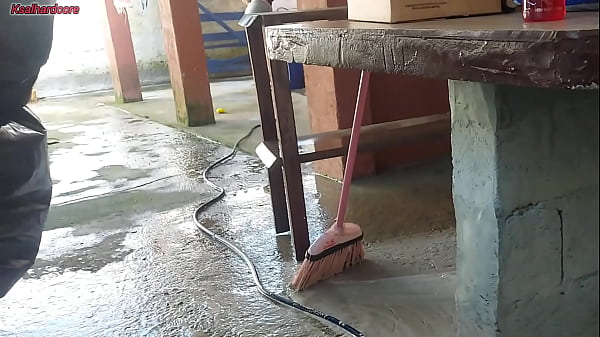 Image minha esposa saiu e a empregada baixinha gostosa pegou meu pau e colocou dentro dela na &aacute_rea de casa