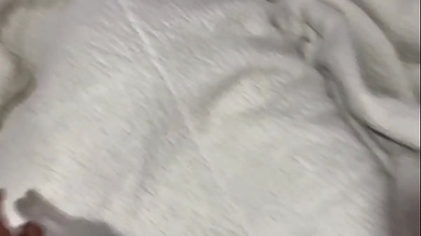 Image Comendo a minha sobrinha metendo o dedo no cuzinho dela !