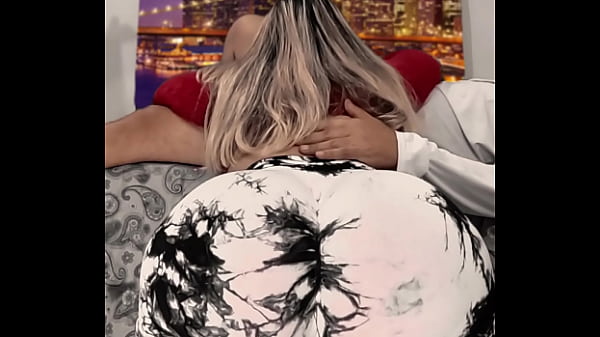 Image Madrastra Culona latina zorra se arrodilla y me chupa la verga con ganas hasta que me vengo en su boca - Amateur sucio
