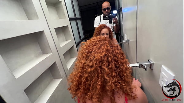 Image Metendo forte no cuzinho da ruiva bunduda