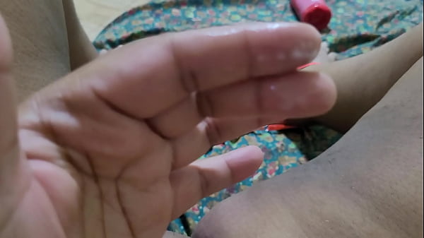Image Professora envia v&iacute_deo para aluno se masturbando e com sua grande buceta melada e tenho um squirt