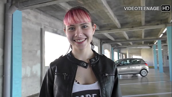 Image Cute 18 years Luna does her first porn casting