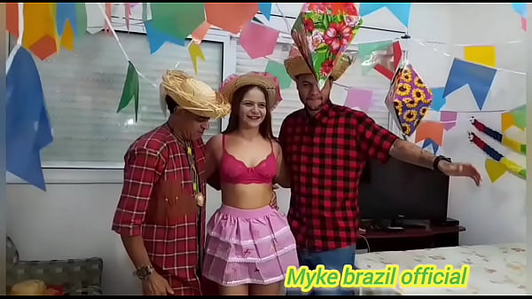 Image Muito sexo anal e vajinal na festa de arraial de S&atilde_o Jo&atilde_o 2025 com a del&iacute_cia lia loci ela adora sexo anal veja completo no Red e sheer