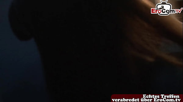 Image kleine asiatische Teen probiert ihren ersten gangbang
