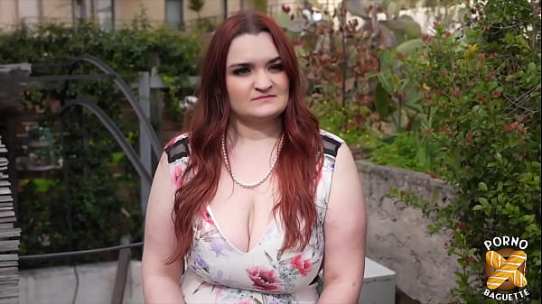 Image Amandine, vraie coquine, profite de deux bites