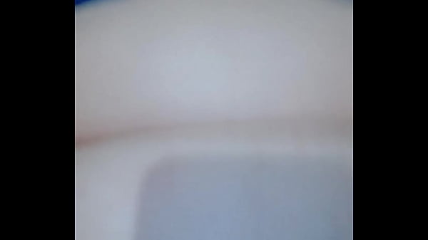 Image GORDINHA SAFADA COM FOGO NA BUCETA SE EXIBE PARA A CAMERA