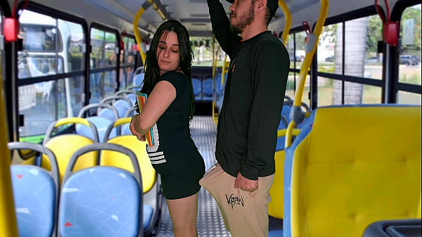 Image Estudante sendo encoxada no &ocirc_nibus em p&uacute_blico!