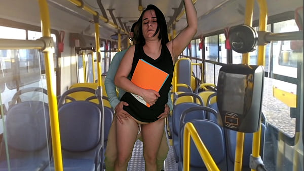Image Estudante &eacute_ fodida dentro do &ocirc_nibus em publico!