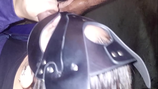 Image safada levou piroca no quintal equanto carros e pedestres passavam e ganhou banho de por mijada