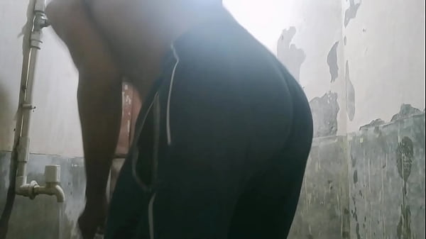 Image Kolkata boy alone in Bathroom