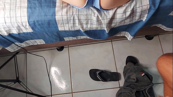 Image Ai, pare por favor! Voc&ecirc_ colocou no buraco errado, essa n&atilde_o &eacute_ minha buceta, seu filho da puta, d&oacute_i! ... - Eu fodi o cu dela sem d&oacute_ e gravei tudo com meu celular.