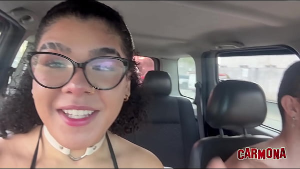 Image Carona com o Carmona, levou a Sofie Lollipop pra dar uma volta e botou ela pra mamar ate sair leite
