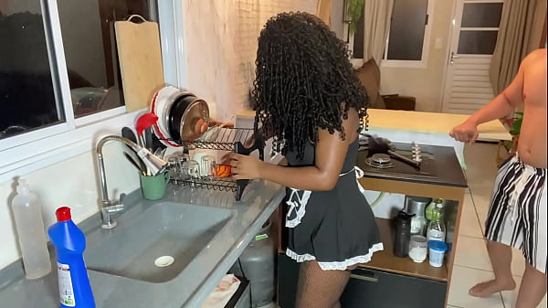 Image EMPREGADA NEGRA FODE NO PELO COM O FILHO JOVEM DO PATR&Atilde_O.