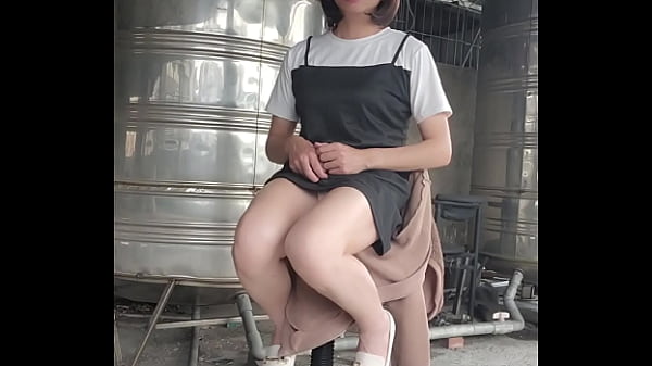 Image Shemale Ting xuan's outdoor dildo anal sex.