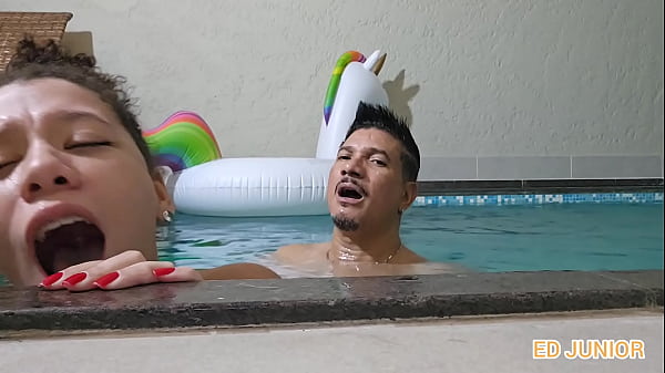Image ATRIZ NINFOMANIACA FUDENDO NA PISCINA COM ATOR NO INTERVALO DE GRAVA&Ccedil_&Atilde_O